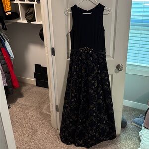 Leslie Fay Black and Gold Maxi Dress